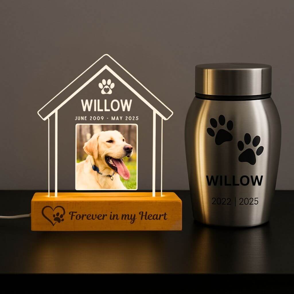 Personalised Dog Memorial Light with Photo – House-shaped LED Pet Tribute Lamp with Engraved Name & Dates on Acrylic Plaque